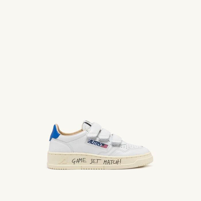 Medalist Kids Low en cuir coloris blanc et palace blue avec lettering