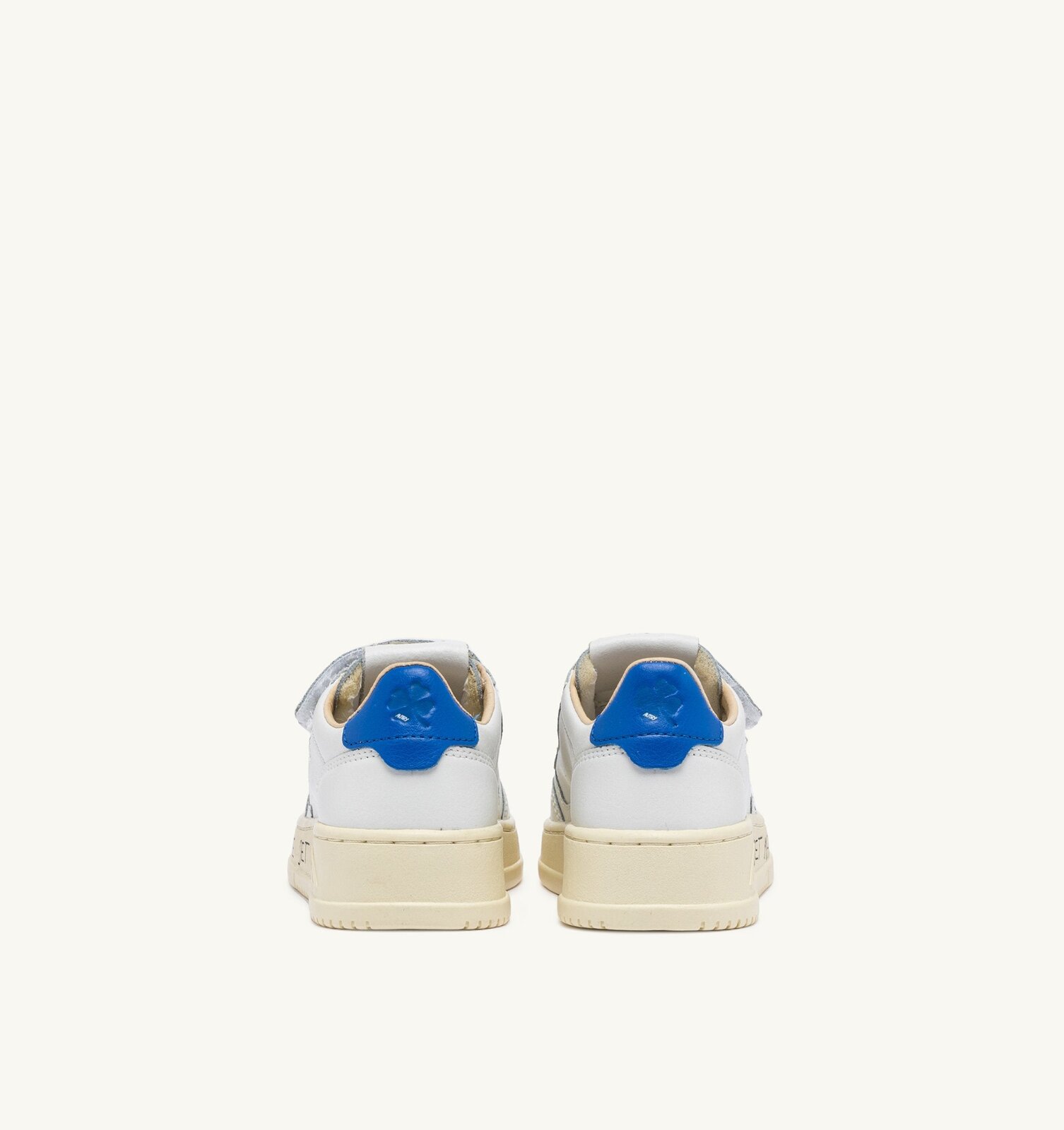 Medalist Kids Low en cuir coloris blanc et palace blue avec lettering