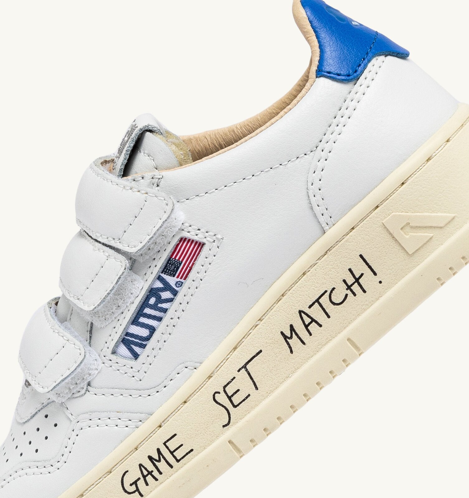 Medalist Kids Low en cuir coloris blanc et palace blue avec lettering