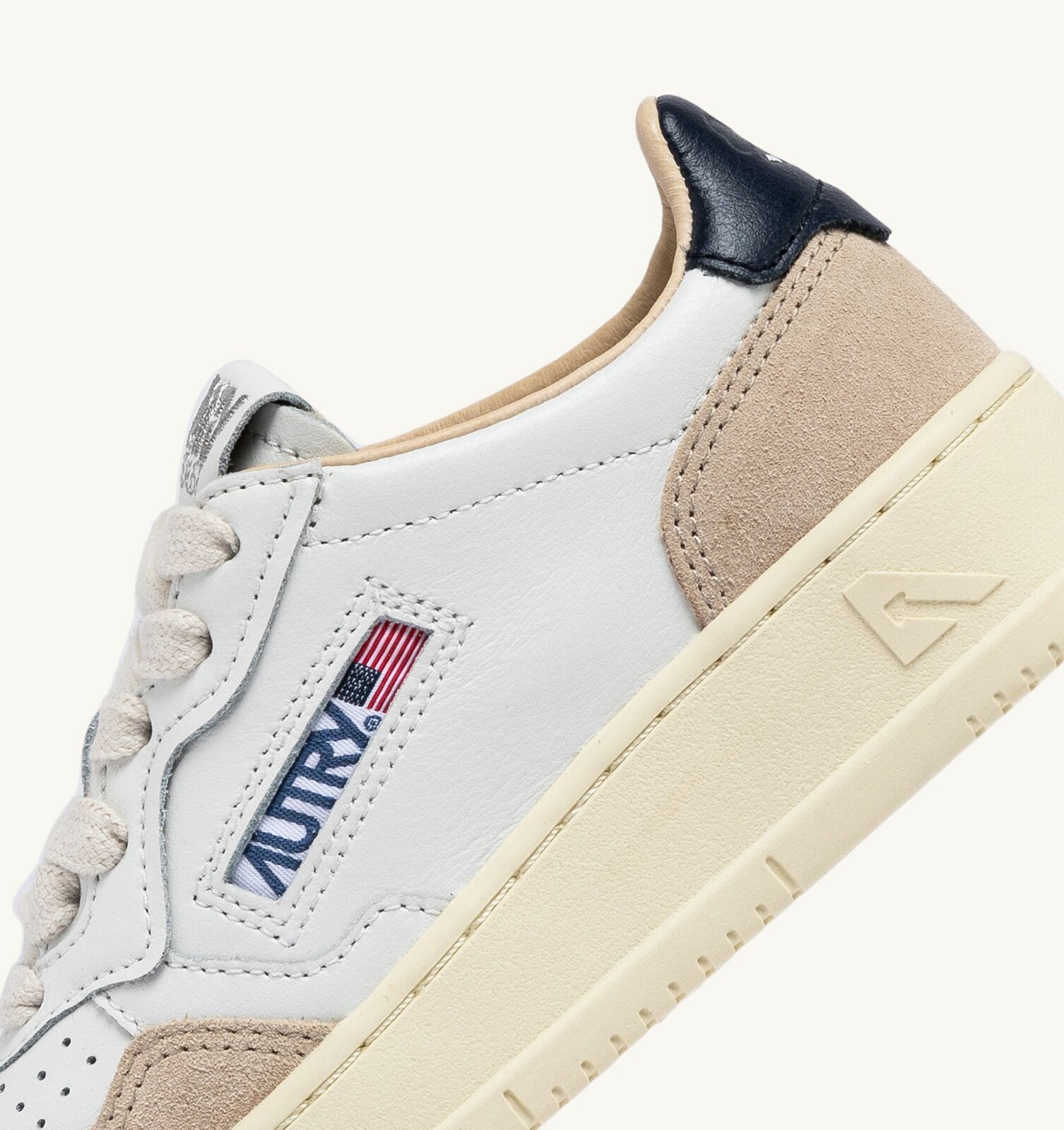 Medalist Kids Low en cuir et daim coloris blanc et space blue