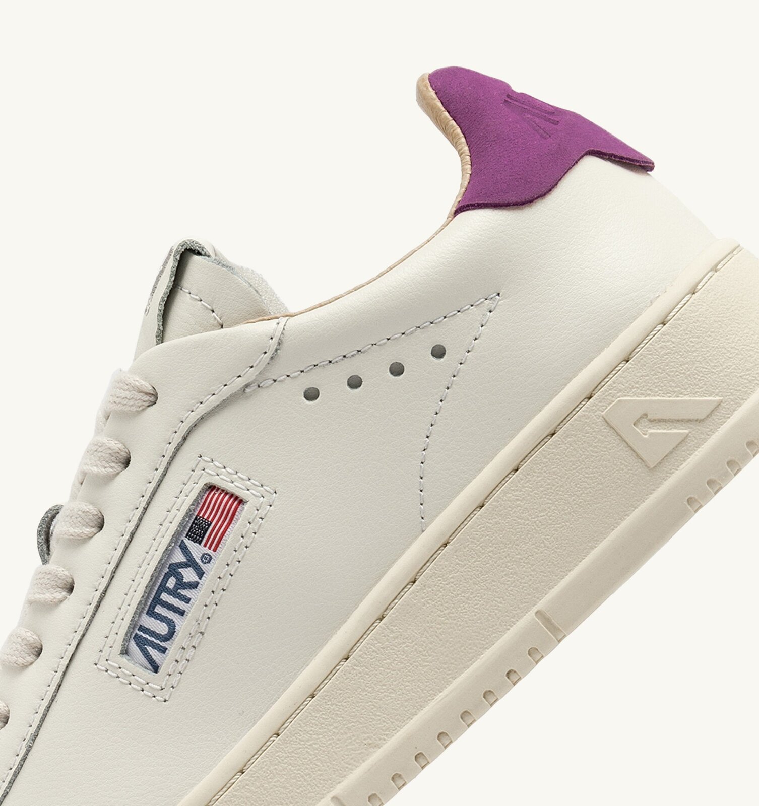 Dallas Low en cuir coloris Marshmallow et Hyacinth Violet