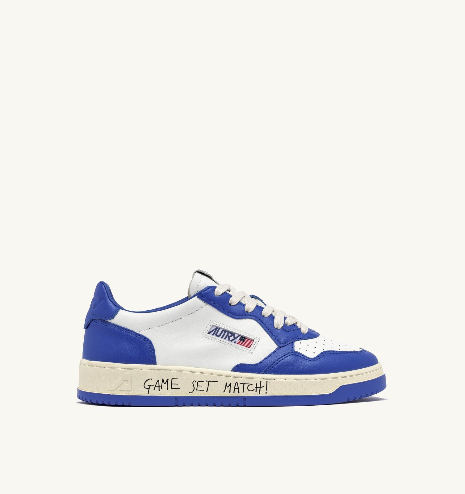 Medalist Low en cuir coloris blanc et palace blue avec lettering