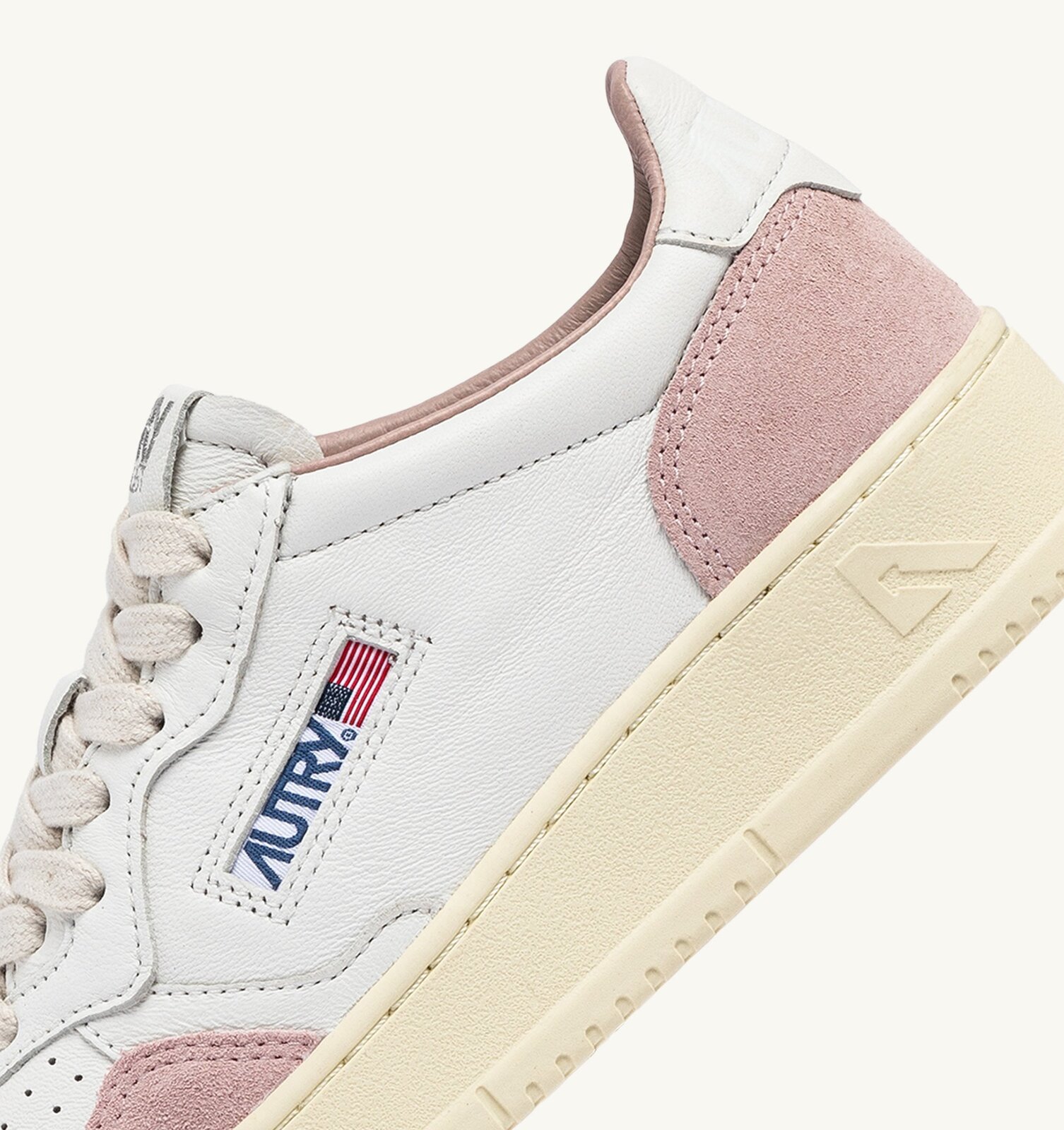 Medalist Low en cuir et daim coloris blanc et powder