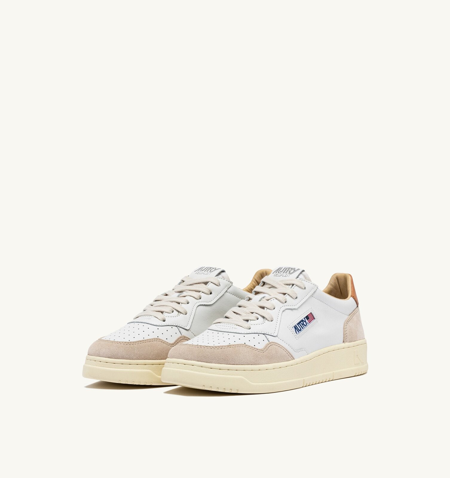 Medalist Low en cuir et daim coloris blanc et Sandstorm